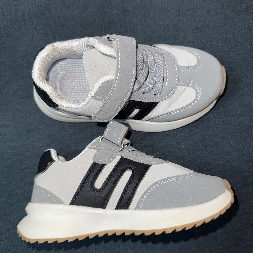 No Brand Size 8C Gray and Black Kids Sneakers